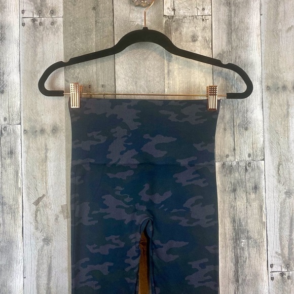 SPANX Look At Me Now Green Camo Leggings Size Small. - Picture 4 of 16